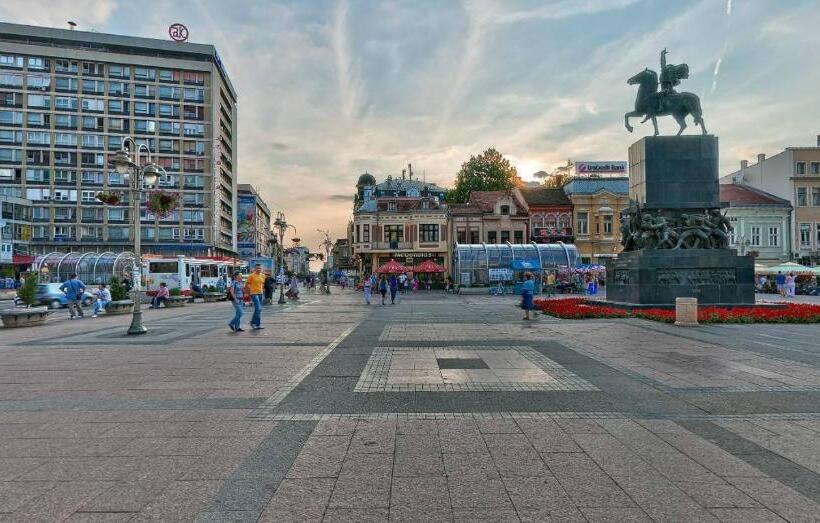 اتاق استاندارد سه نفره, Glorious Rooms