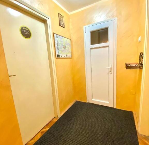 اتاق استاندارد سه نفره, Glorious Rooms