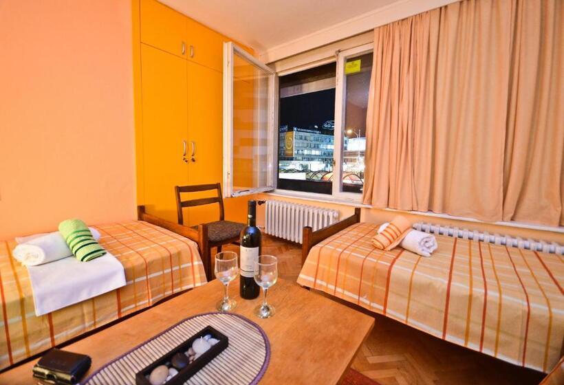 اتاق استاندارد سه نفره, Glorious Rooms