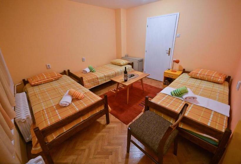 اتاق استاندارد سه نفره, Glorious Rooms