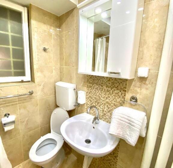 اتاق استاندارد سه نفره, Glorious Rooms