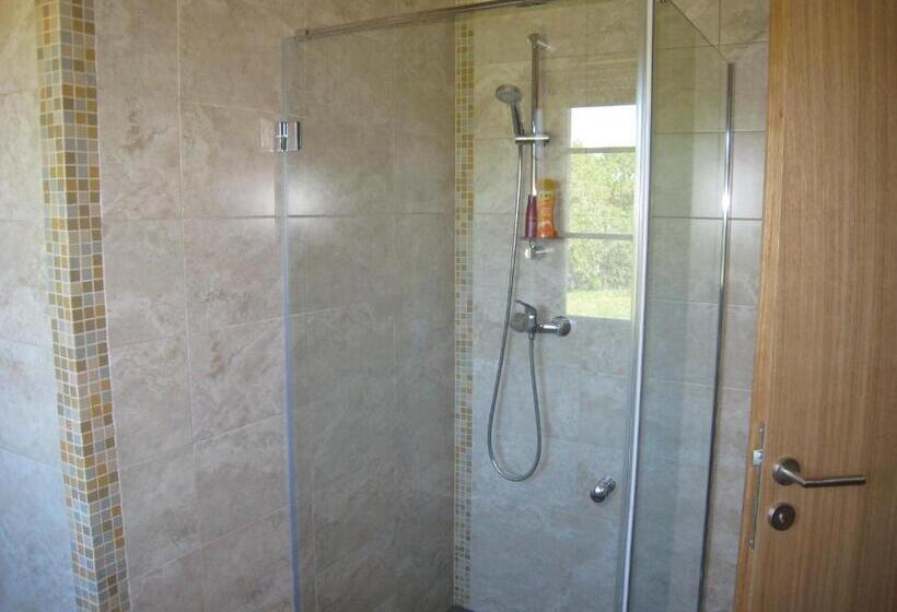 اتاق کلاسیک خانوادگی, Lipizzaner Lodge Guest House