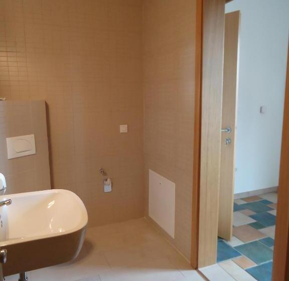 آپارتمان لوکس 1 خوابه, Lipizzaner Lodge Guest House