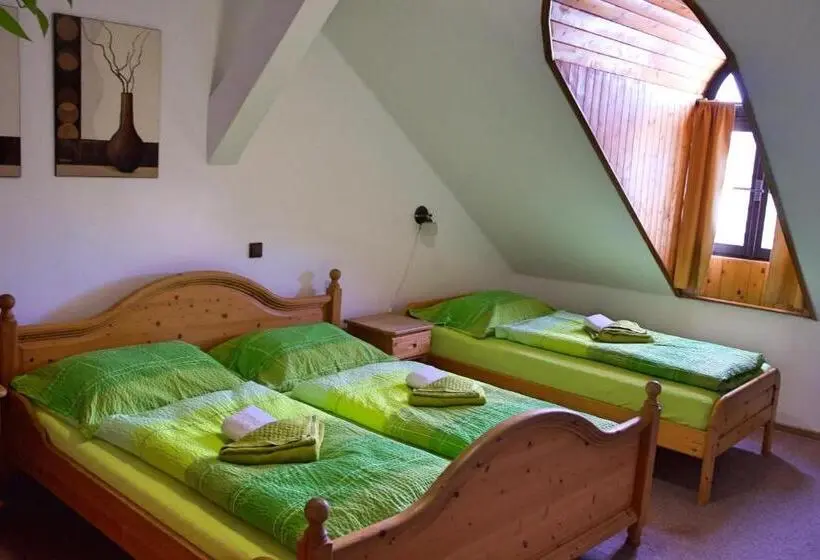 スイート, Penzion Na Zborově