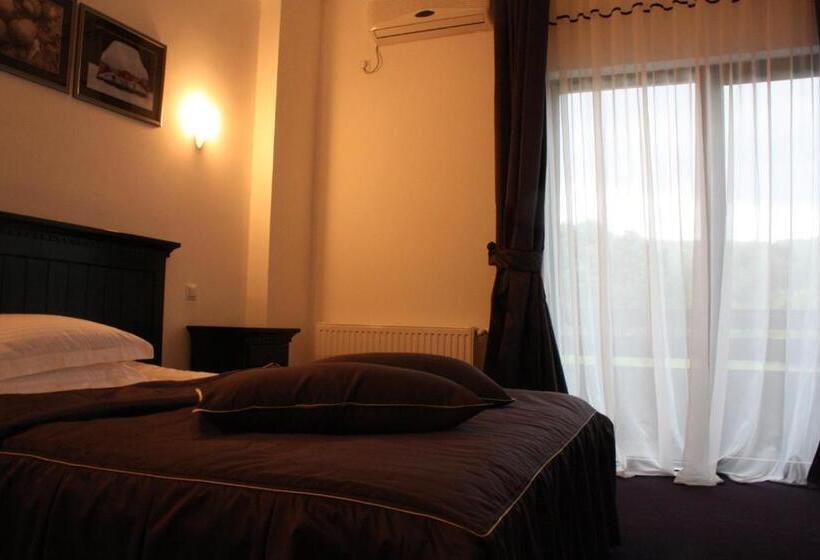 バルコニー付スイート, Pensiunea All Seasons