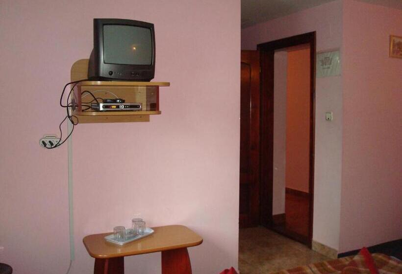 חדר סטנדרט לשלושה, Pensiunea Marc