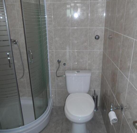 اتاق استاندارد سه تخته با سرویس بهداشتی مشترک, Guest House Budva