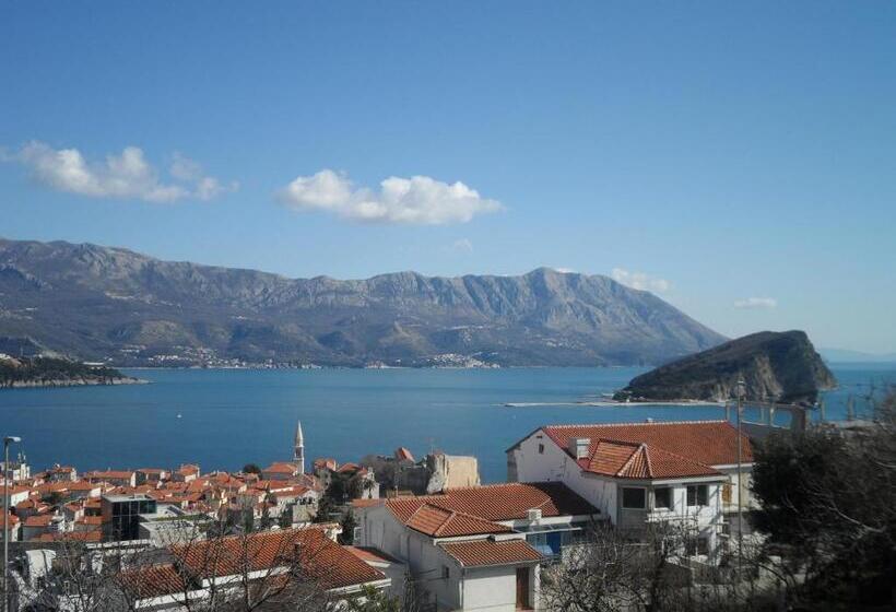 اتاق استاندارد سه تخته با سرویس بهداشتی مشترک, Guest House Budva