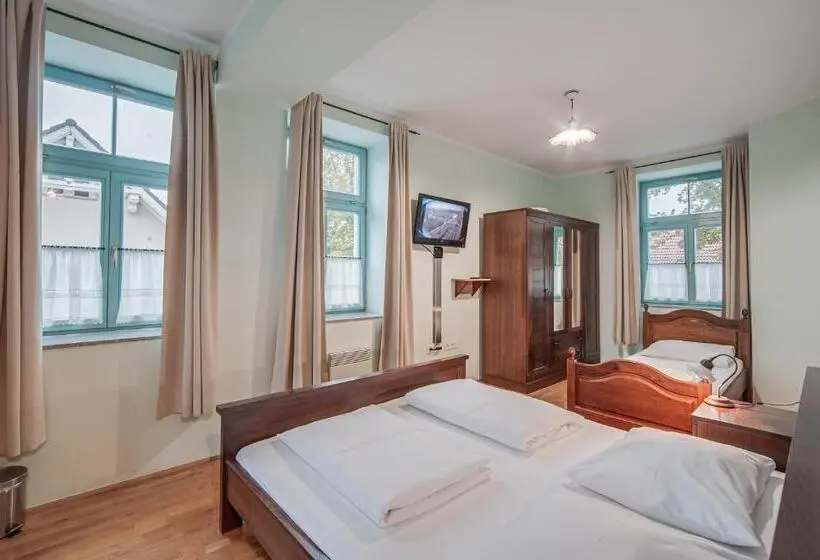 اتاق سوپریور سه تخته, Rooms & Apartments Parma