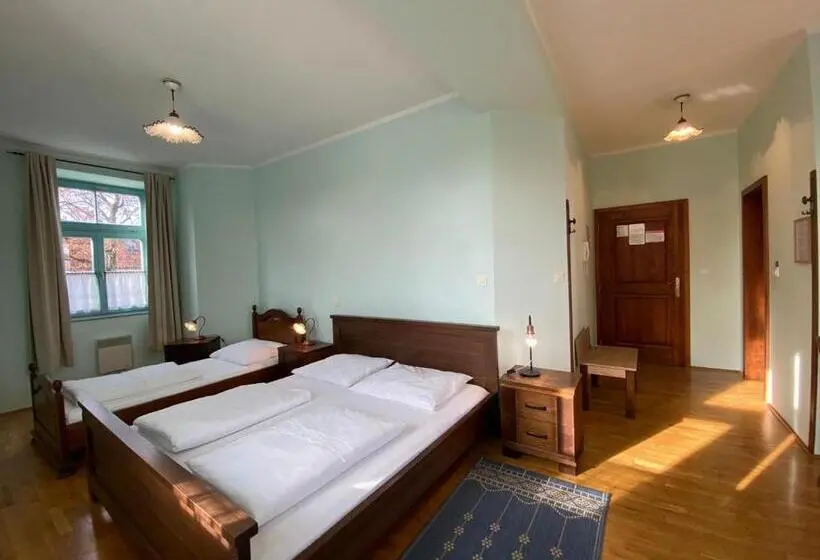 اتاق لوکس سه تخته, Rooms & Apartments Parma