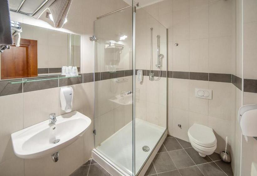 اتاق لوکس سه تخته, Rooms & Apartments Parma