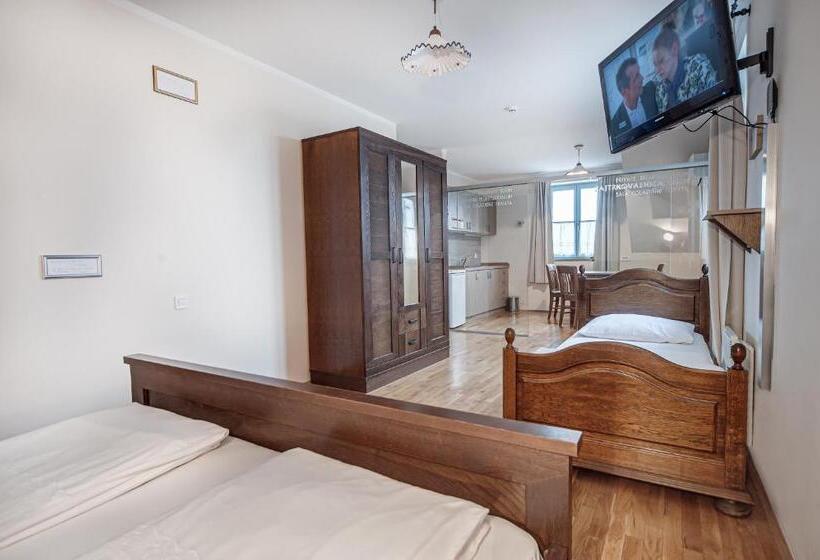 اتاق لوکس سه تخته, Rooms & Apartments Parma