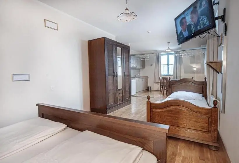 اتاق لوکس سه تخته, Rooms & Apartments Parma