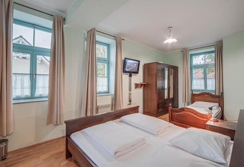 اتاق لوکس سه تخته, Rooms & Apartments Parma