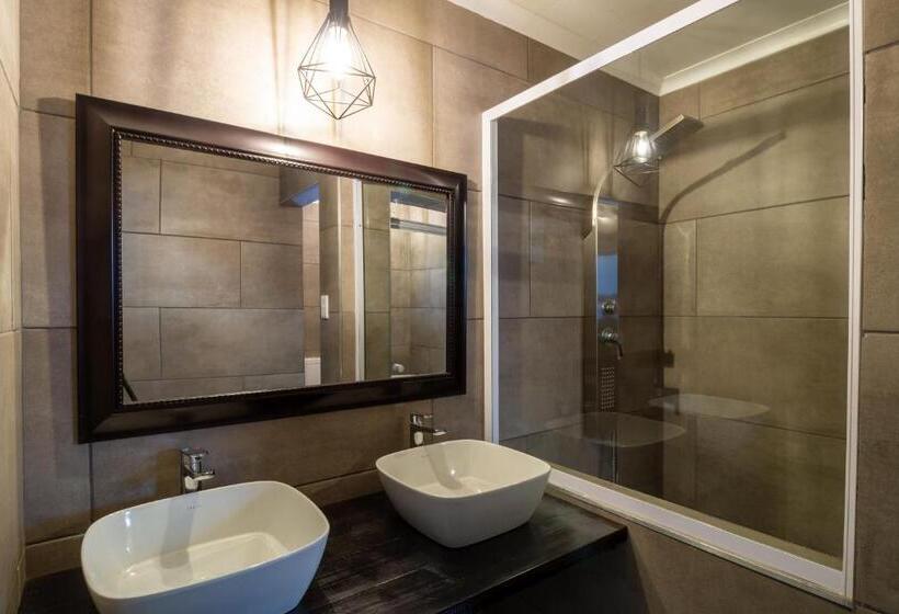 غرفة ديلوكس, Lala Dene Lodge