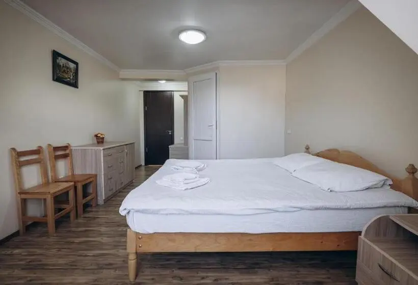 اتاق استاندارد, Mestiatour Guest House