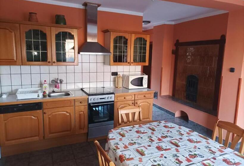 Апартаменты 2 Спальни, Nádkunyhó Vendégház