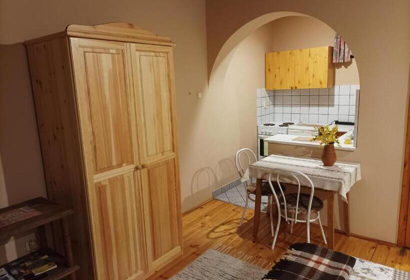 غرفة قياسية, Nádkunyhó Vendégház