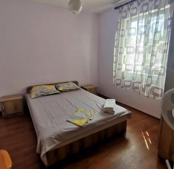 标准间带阳台, Panayotovi Guest House