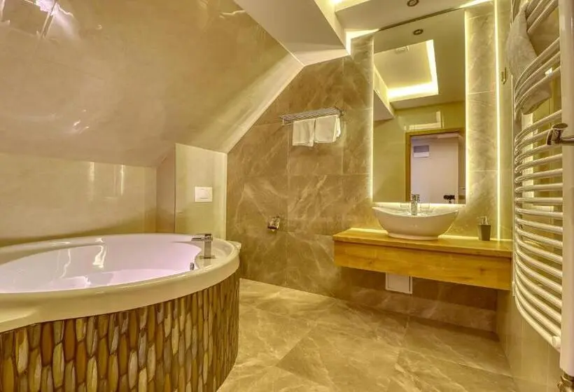 اتاق لوکس با تخت بزرگ, Villa Park Panzió