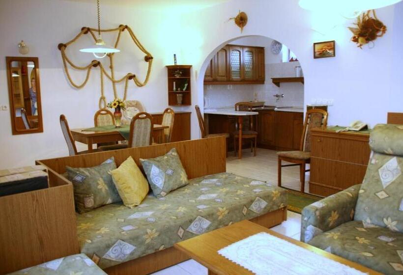 Апартаменты 2 Спальни, Gála Panzió