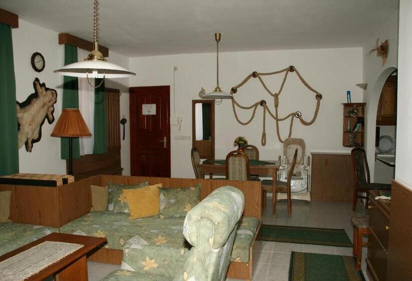 Апартаменты 2 Спальни, Gála Panzió