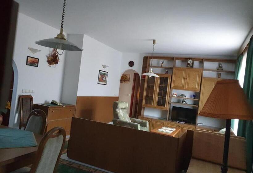 Апартаменты 2 Спальни, Gála Panzió