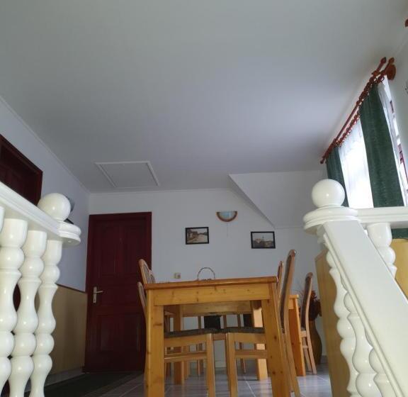 Дом 1 Спальня, Gála Panzió