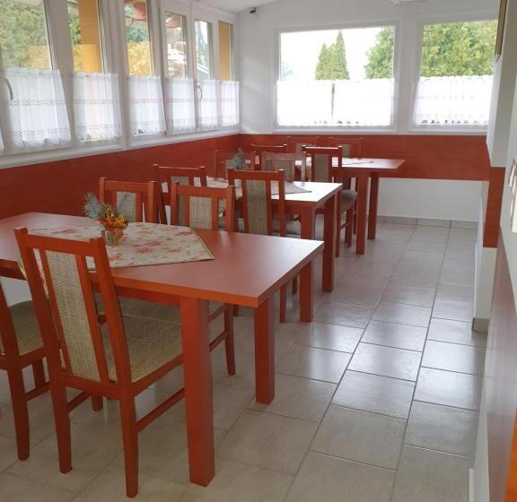 Дом 1 Спальня, Gála Panzió