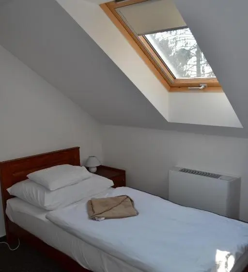 スタンダード4人部屋, Althann Vendégház és Konferencia Központ