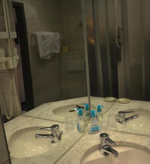 غرفة قياسية, Haus Frey