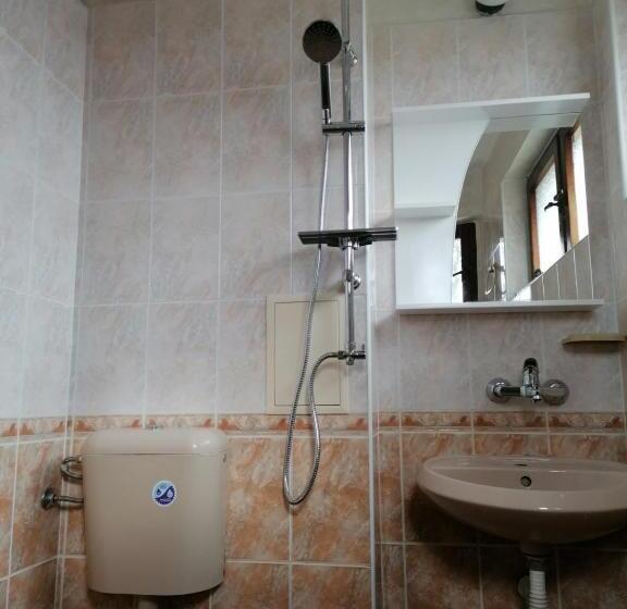 ガーデンビュースタンダードルーム, Kastela Guest House