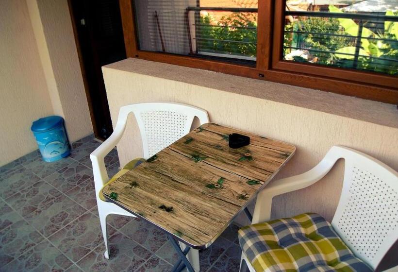 标准房带园景, Kastela Guest House
