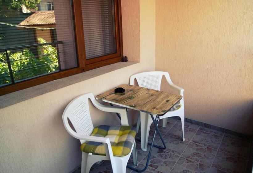 חדר סטנדרט נוף לגינה, Kastela Guest House