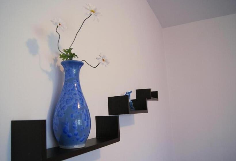 Quarto Estandar Vista Jardim, Kastela Guest House
