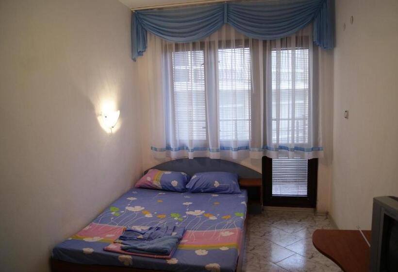 스탠다드 트리플 룸, Kastela Guest House