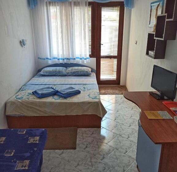 标准三人间, Kastela Guest House
