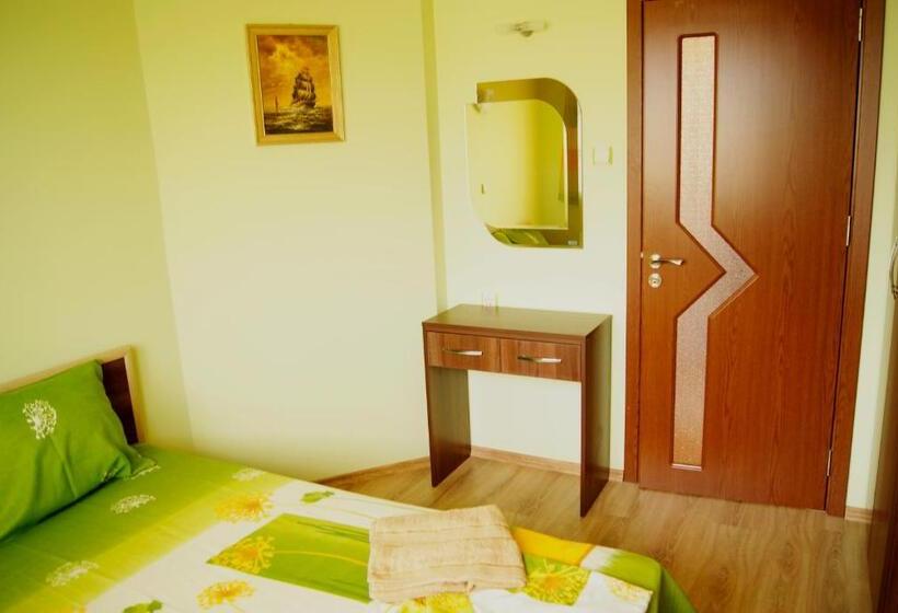 דירת שני חדרים, Kastela Guest House