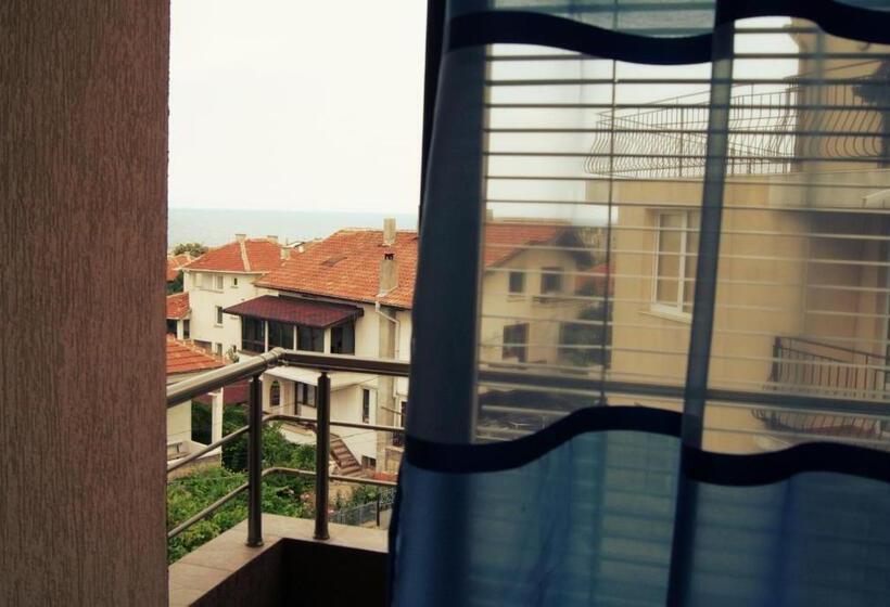 带海景的标准房, Kastela Guest House