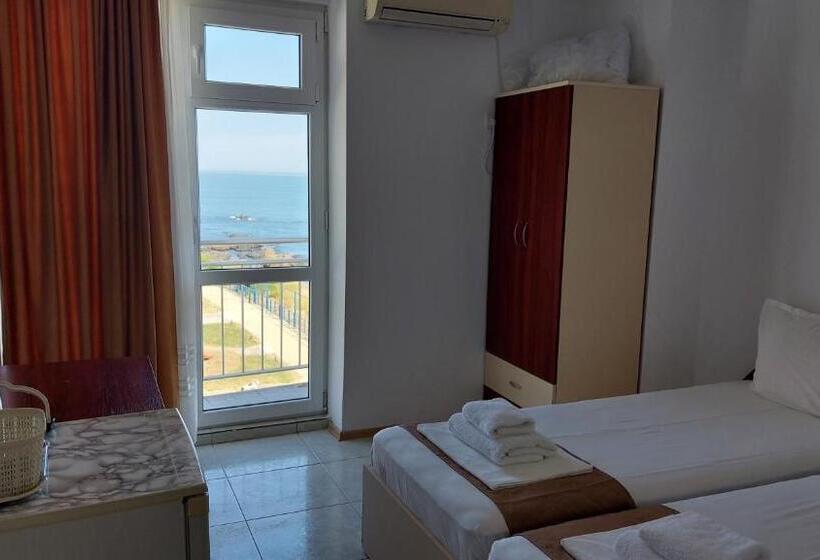 Номер Стандарт с Балконом, Krai Moreto Guest House