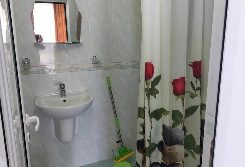 Трехместный Номер Стандарт с Балконом, Krai Moreto Guest House