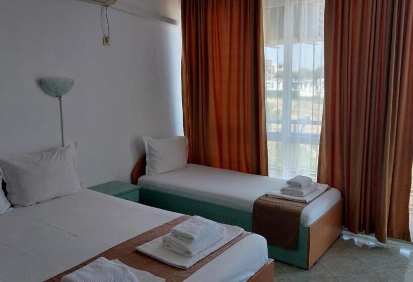 Трехместный Номер Стандарт с Балконом, Krai Moreto Guest House