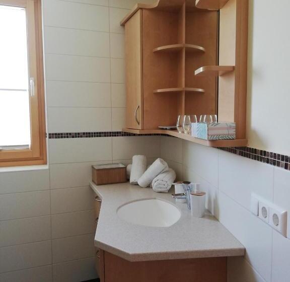 Standard Triple Room, Landhaus Griesser