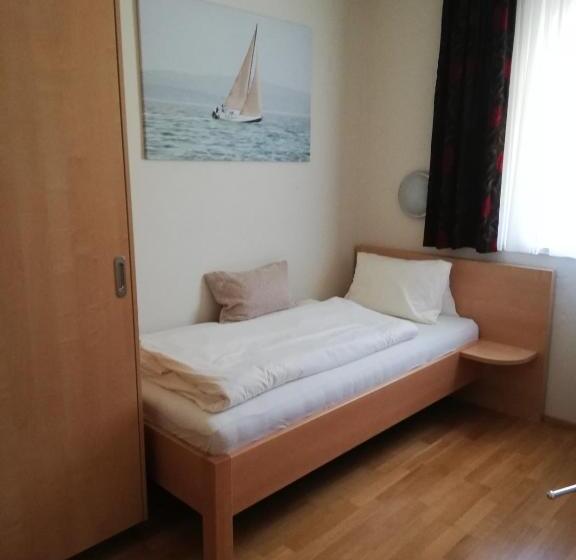 Standard Triple Room, Landhaus Griesser