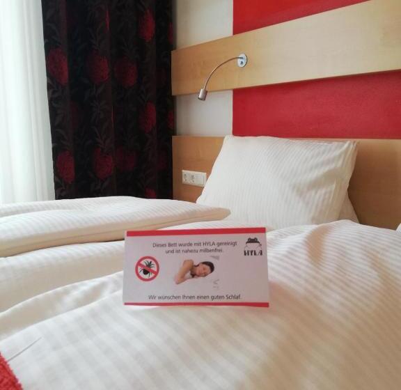 Standard Triple Room, Landhaus Griesser