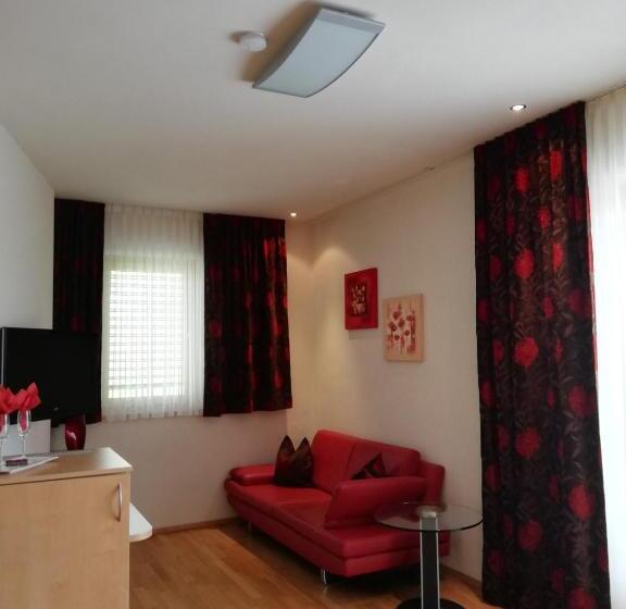 Standard Triple Room, Landhaus Griesser