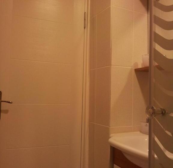 Standard Room, Nelly Guesthouse