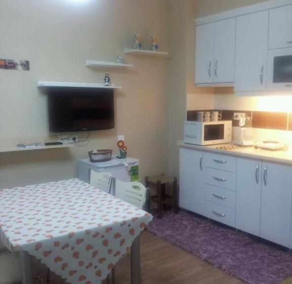 Aile Odası, Nelly Guesthouse