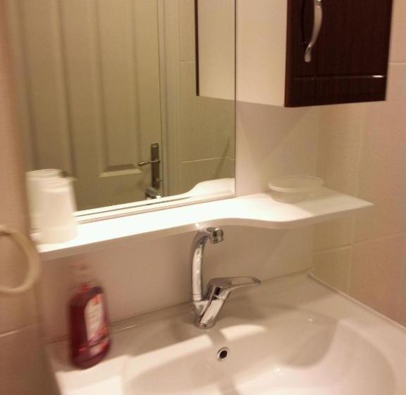 Aile Odası, Nelly Guesthouse