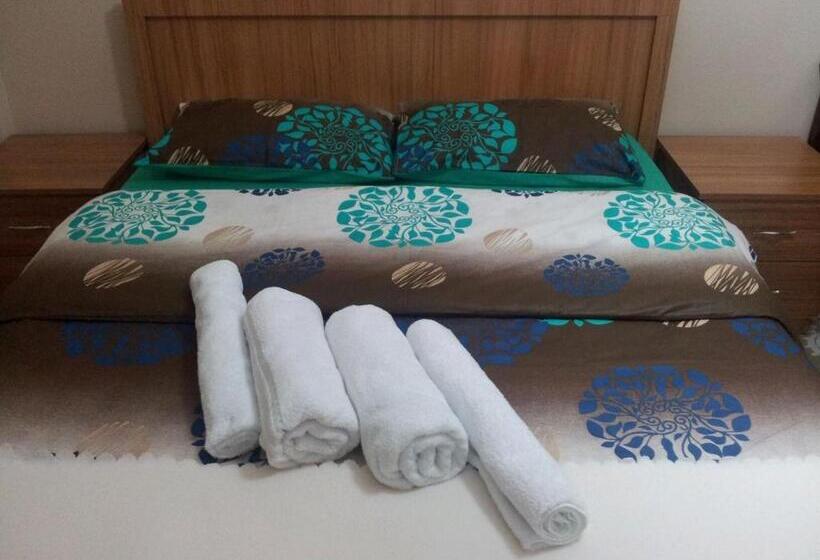 Aile Odası, Nelly Guesthouse